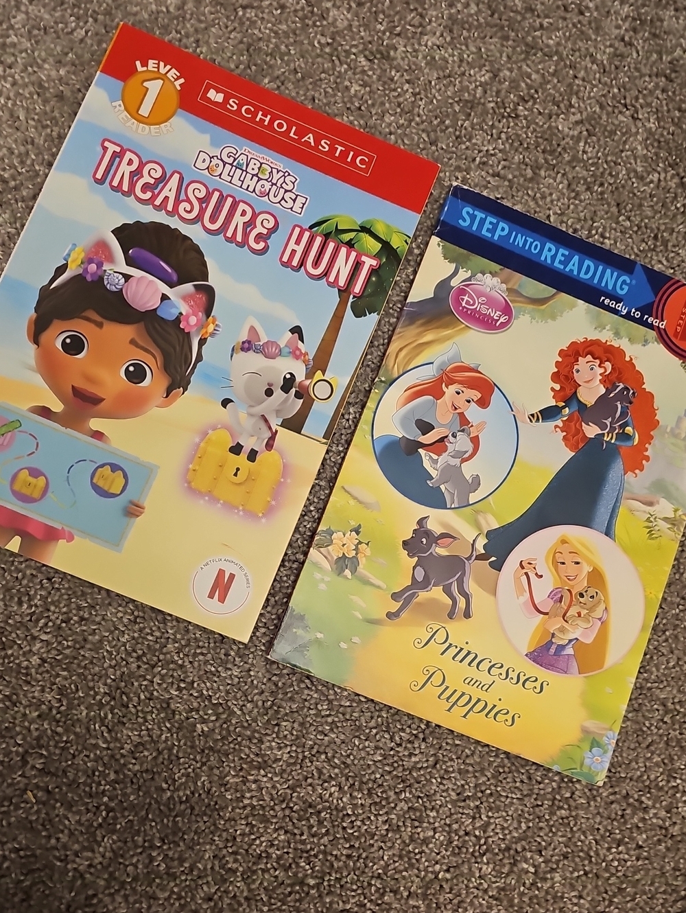 K6🔹️Scholastic Gabby's Dollhouse Treasure Hunt - Colorful Kids Picture Books